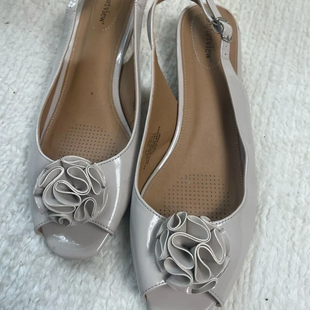Comfortview synthetic patent Cream Peep-Toe Slingback flower accent Heels SZ12W.